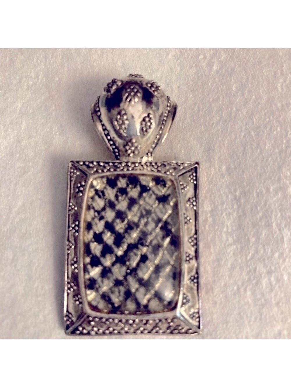 Vintage pendant silver/black herringbone pattern